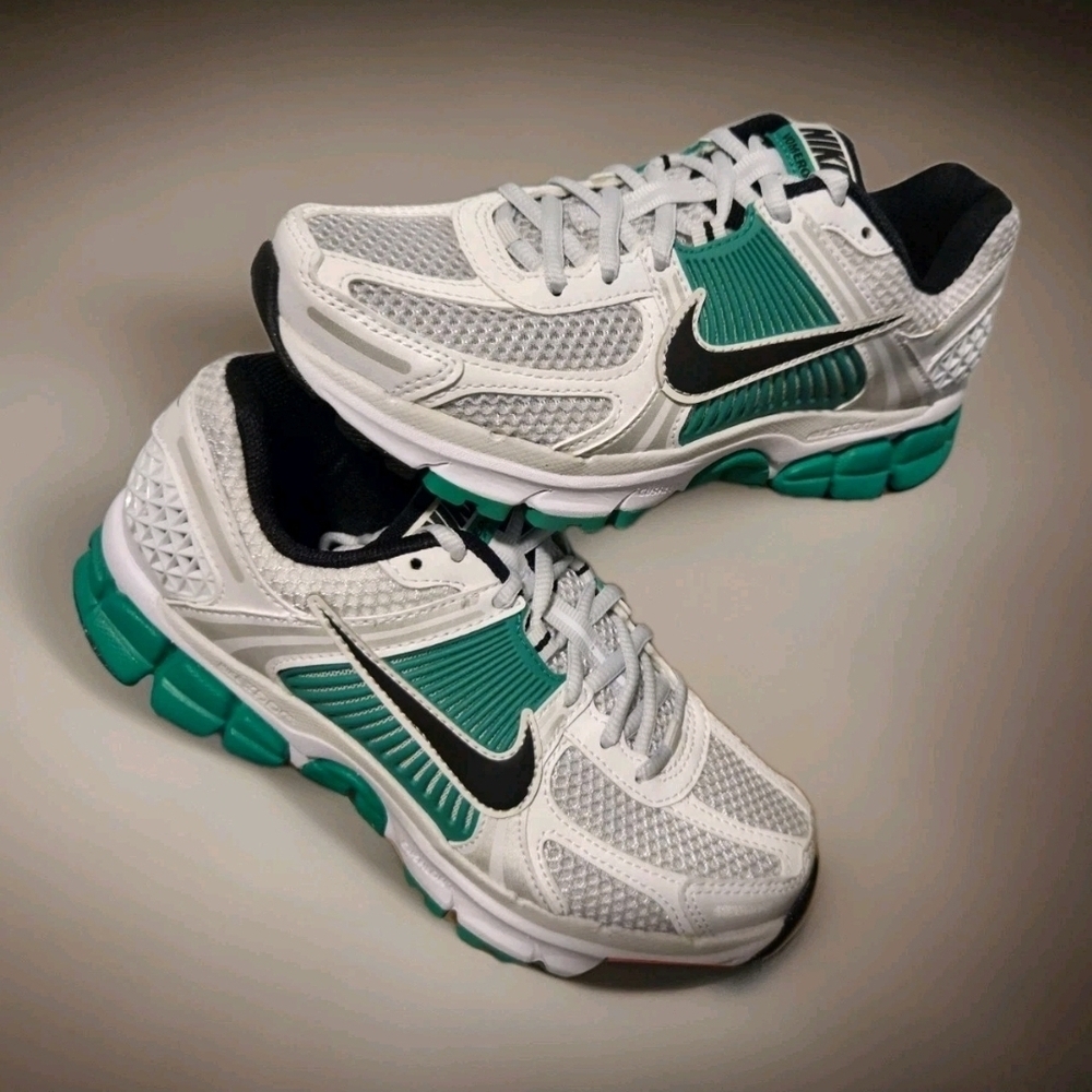 Nike Zoom Vomero 5 White Green Black Mesh Athletic Sneakers Women's Size 6 NEW